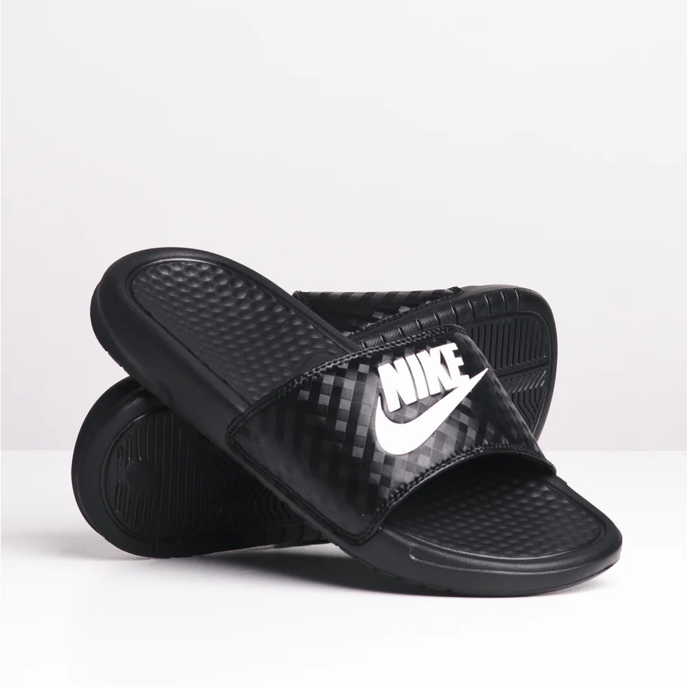 Nike Black Benassi Slide Sandals / size 8
White logo with a weave design